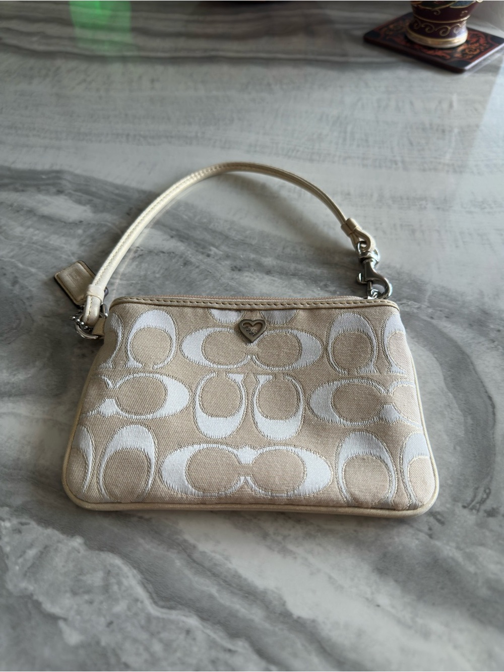 Coach Poppy Signature Jacquard Heart Wristlet - Picture 2 of 8